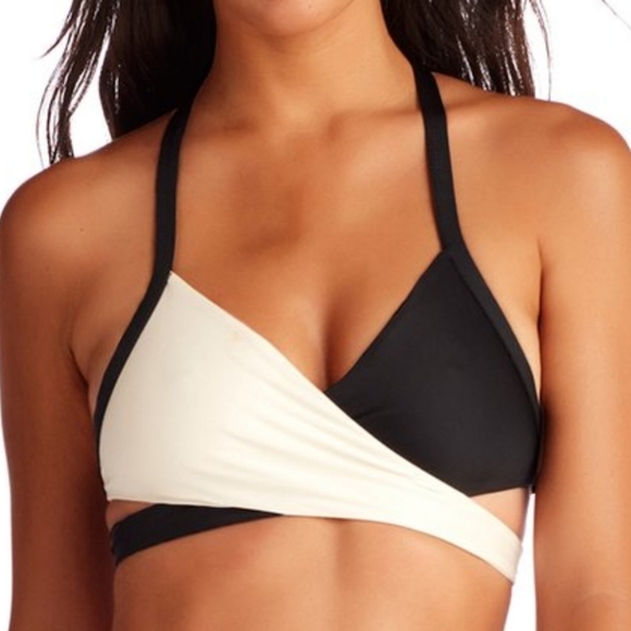 Vitamin A Camryn Wrap TOP. Domino/Small - Picture 3 of 5